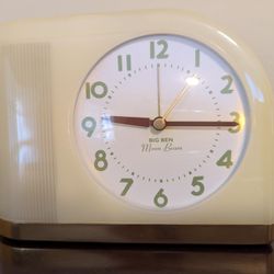 🌝VINTAGE INSPIRED BIG BEN MOONBEAM LIGHT UP ALARM CLOCK IN EXCELLENT LIKE NEW CONDITION