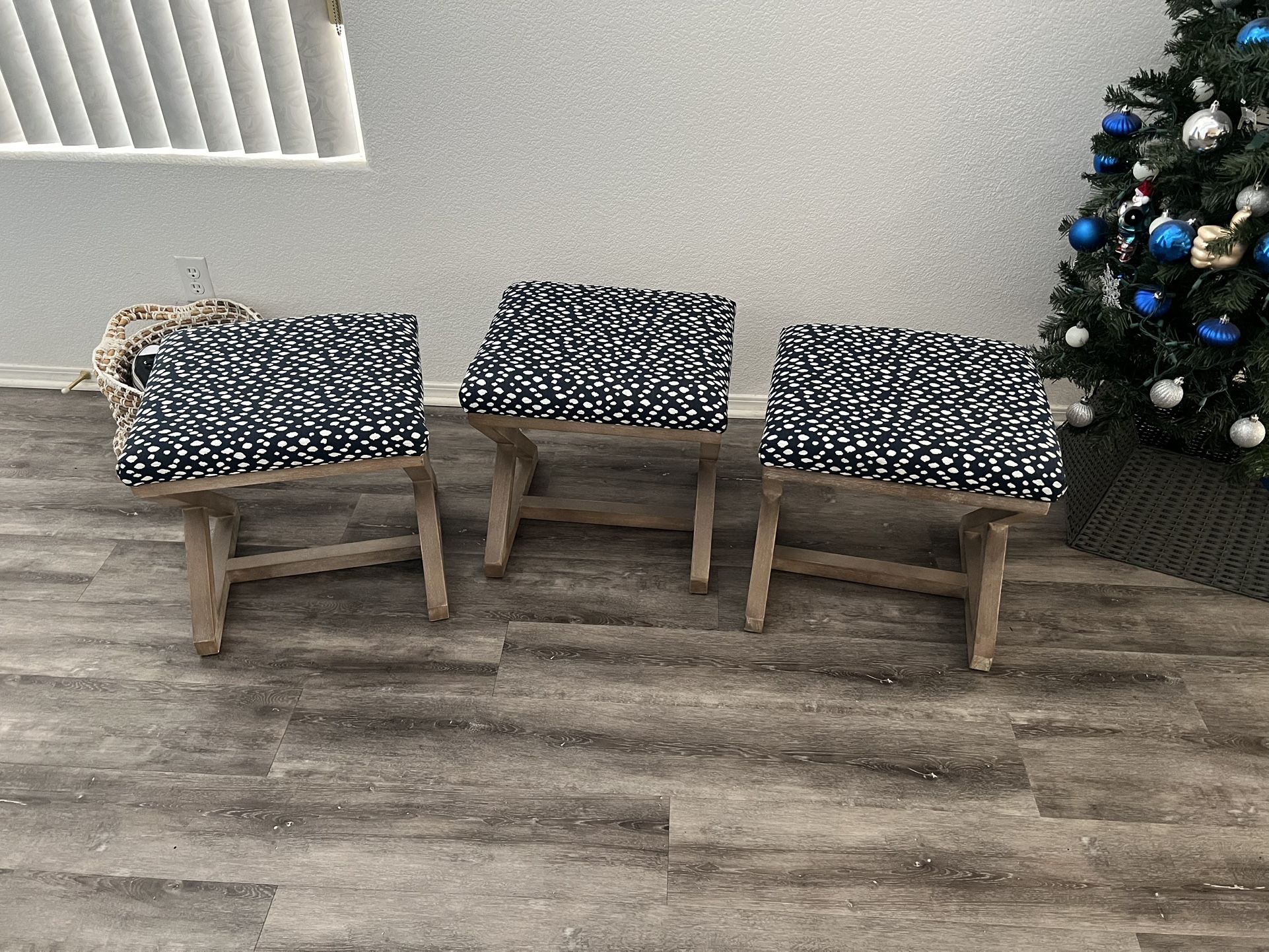 3 Stools Navy And white