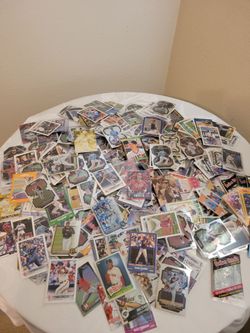 Bundle of 471 Different Baseball Trading Cards