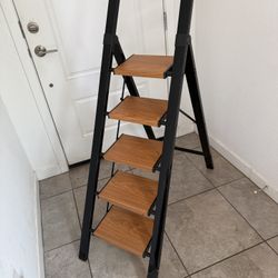 Heavy duty model 5 step ladder- Minor dent to let It Run 