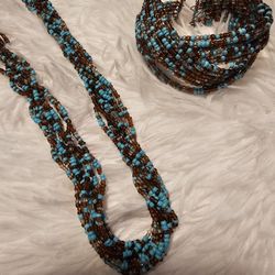 $25.00 - Beaded Statement Neckace & Bracelet!  