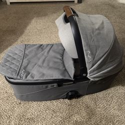 Nuna Bassinet