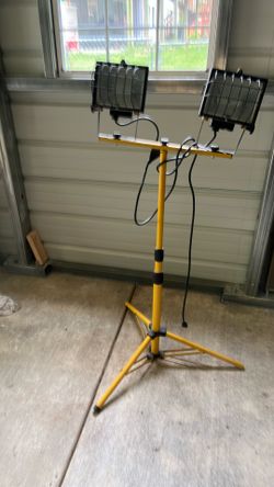 Twin halogen shop lights