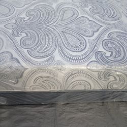 Brand New Queen Size Memory Foam Mattress And Box Spring Free Delivery Depends On Location 