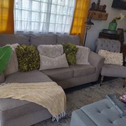 CUTE GRAY L SECTIONAL AT PICKY PINCHERS 3643 5TH AVE N ST PETE OPEN TODAY NOON TO 6 FREE DELIVERY