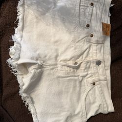 Short Levi’s 