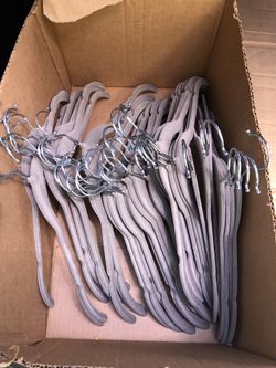 40 Velvet Hangers