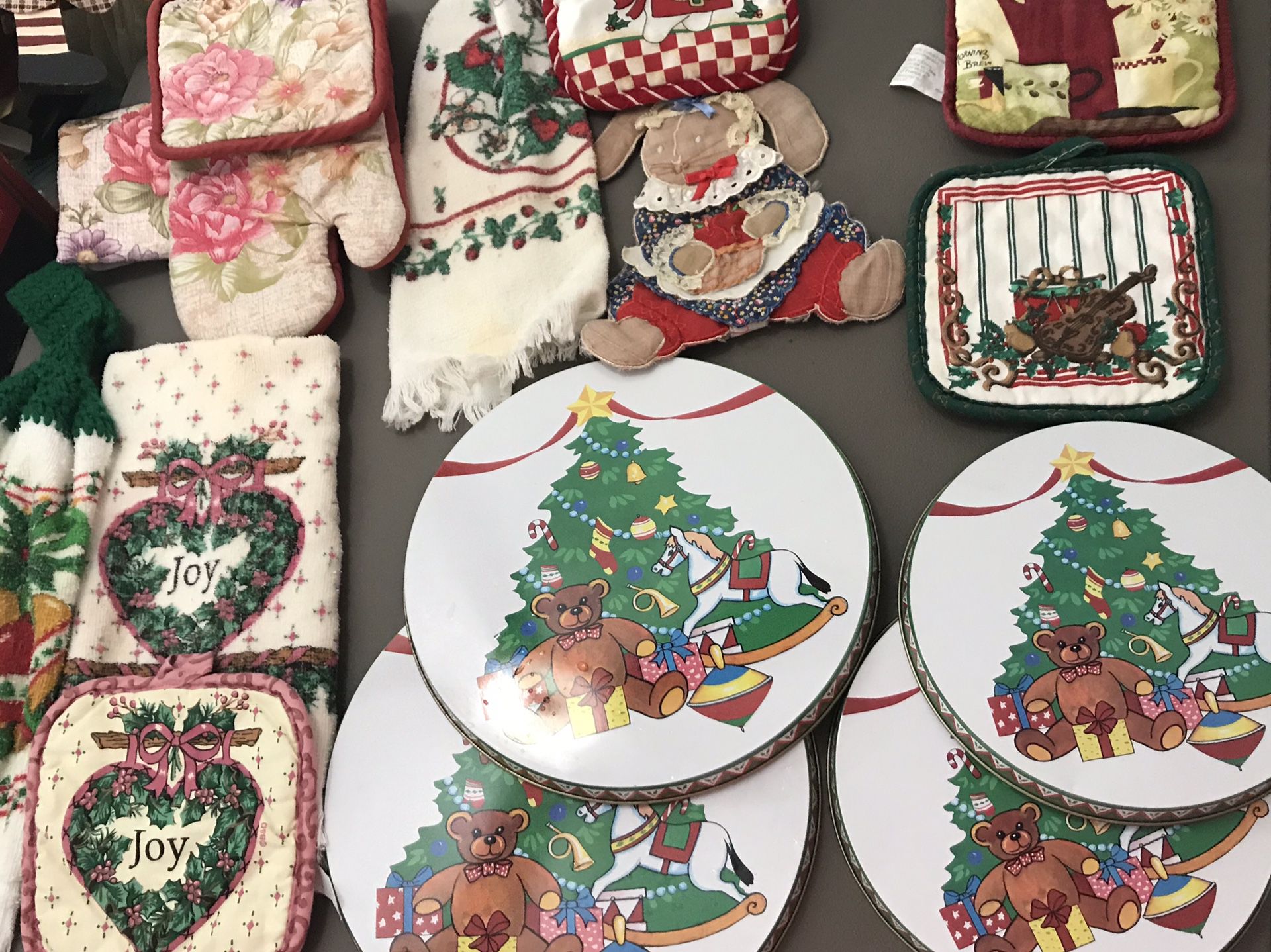 Holiday kitchen decor all for $5 or $1 a set