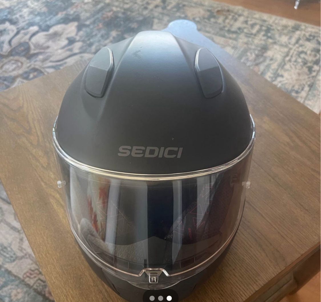 Sedici Strada 3 full-face helmet (Men’s Sm)