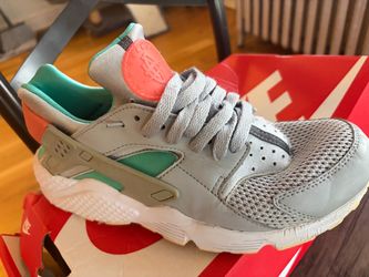Air Huarache women’s size 9.5