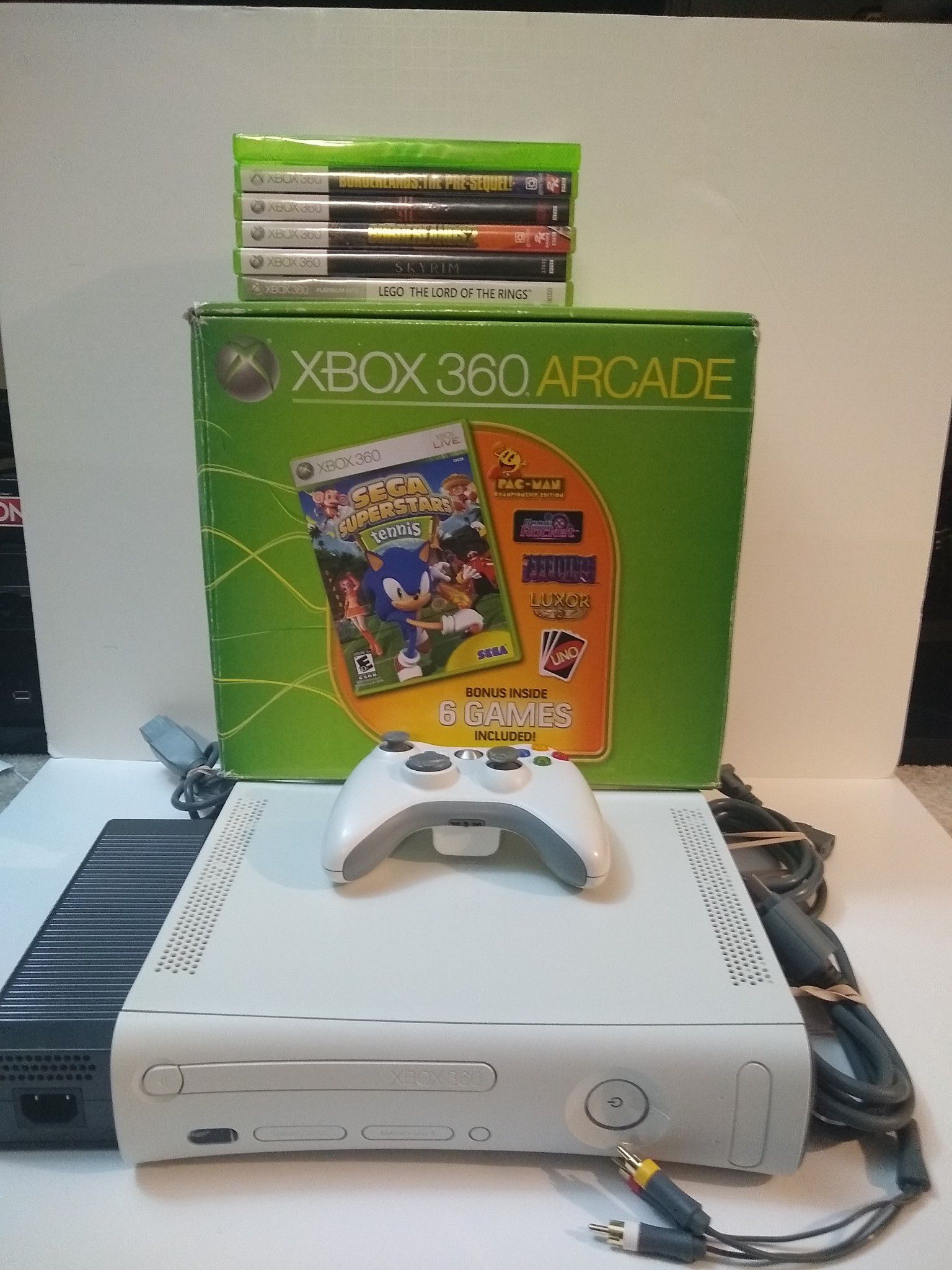 Xbox 360 Arcade , with one controller, cables and box. + Games (6) TESTED