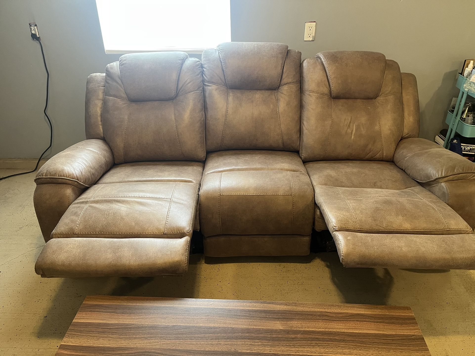 Reclinable Couch Tan Leather