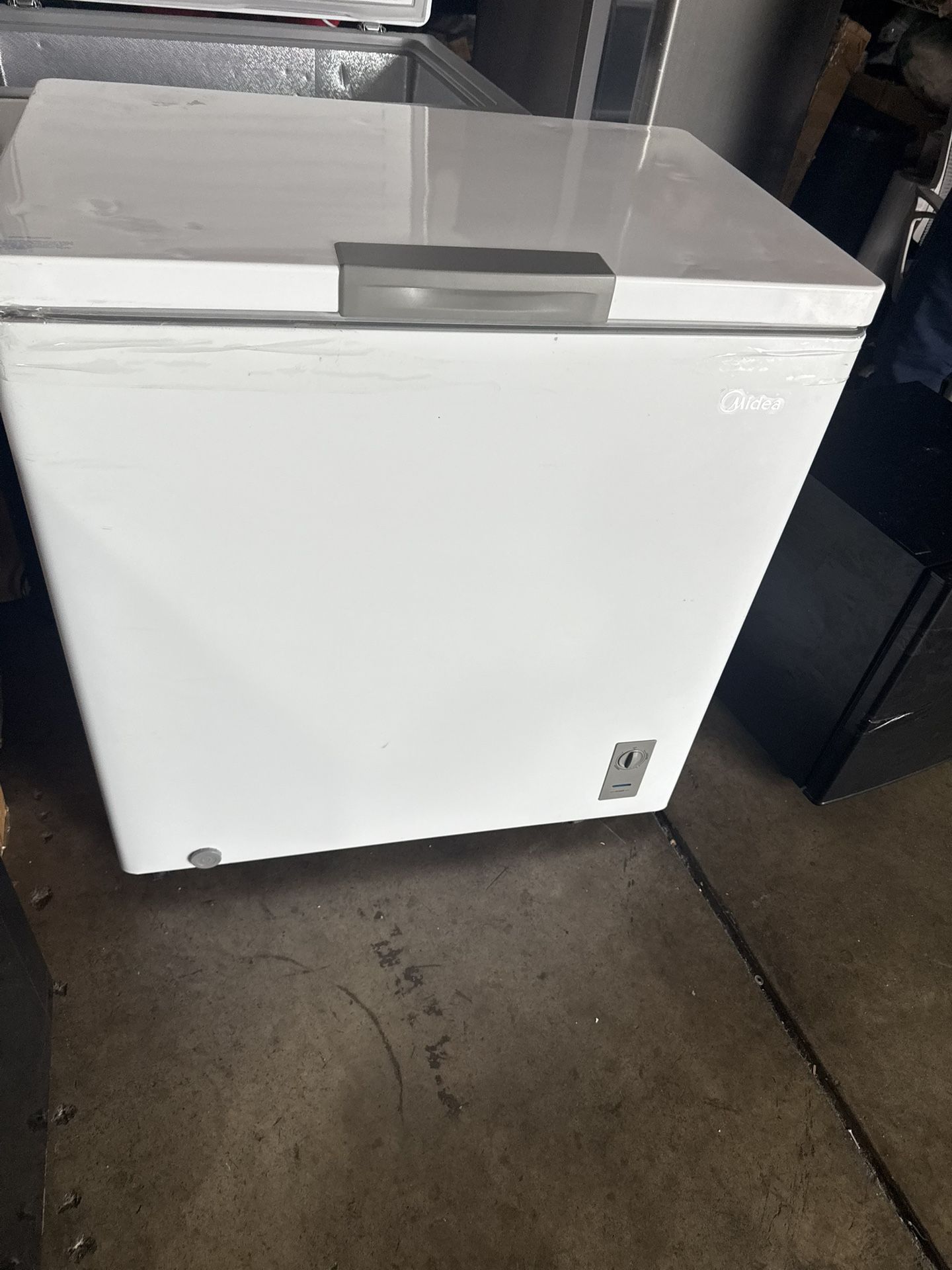 Midea Congelador convertible de 7.0 pies cúbicos con luz LED interior