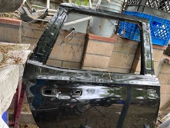 Passenger rear door Yukon Tahoe 2024