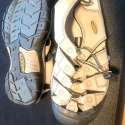 Women's KEEN Sandals Size 9. Like New. 