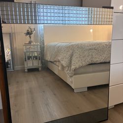 2 decorative mirrors, 34 x 40