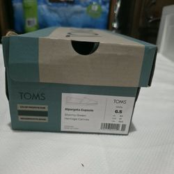 Toms, Stormy Green