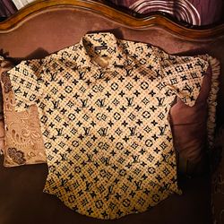 New Louis V men button up Shirt