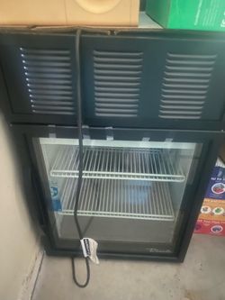 True Countertop Glass Door Merchandiser Refrigerator