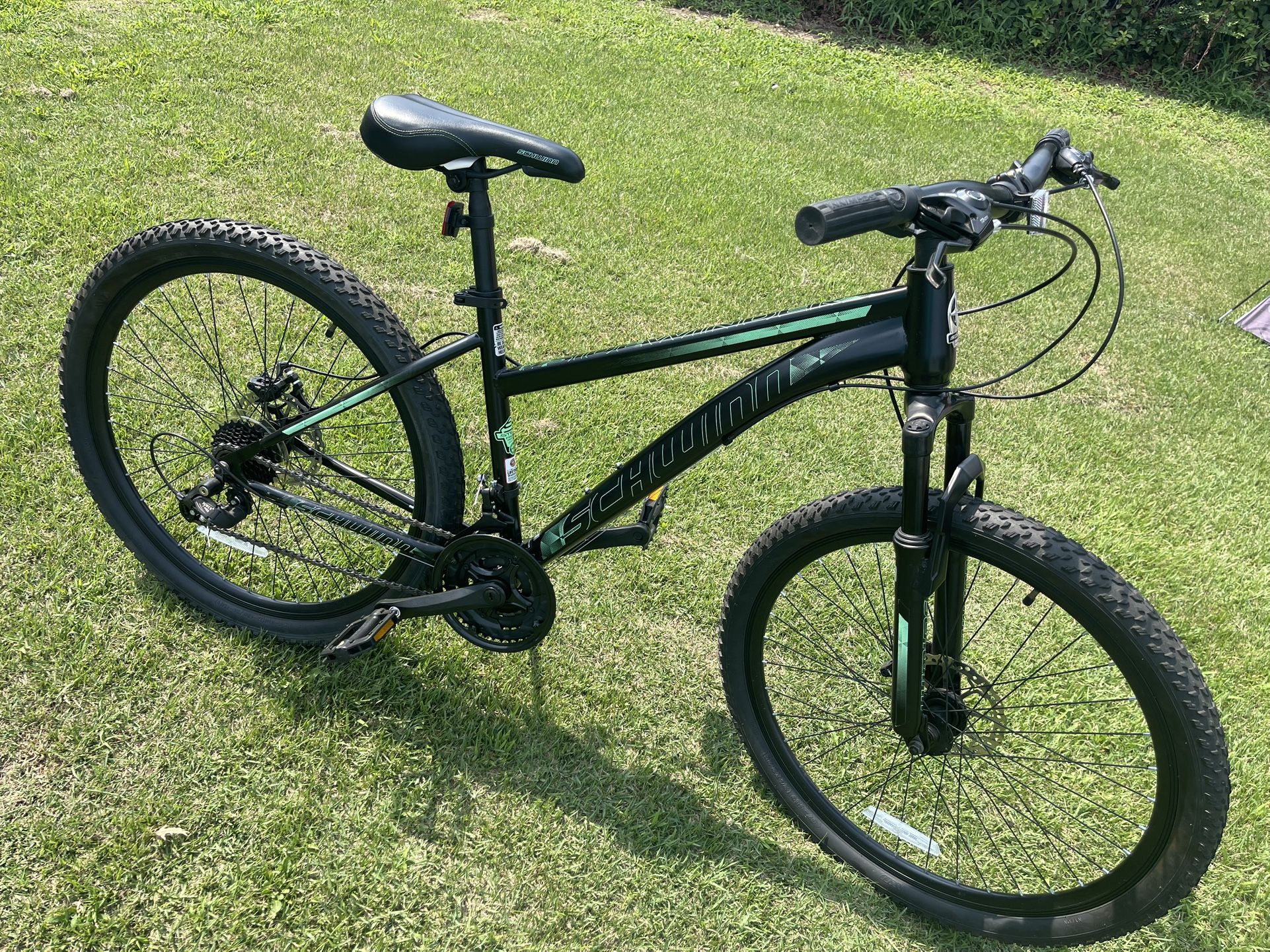 schwinn 26 bicycle Suburban Hybrid Bike, Inch Mens and Womens Bike, 7-Speed Hybrid Bicycle, Front and Rear Linear Pull Brakes, Ergonomic Grips, Comfort Frame, Large Cushioned Seat, Fenders, Adult and triple chainrings for optimal gearing and shifting Schwinn Perla Women's Cruiser Bicycle