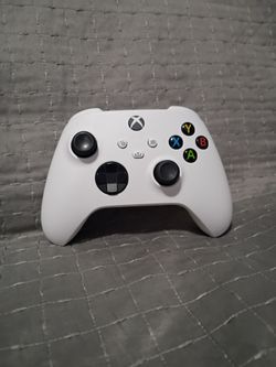 Xbox Controller Series X  Wireless very little stick drift on right stick, all buttons work - Like New Aesthetic Condition