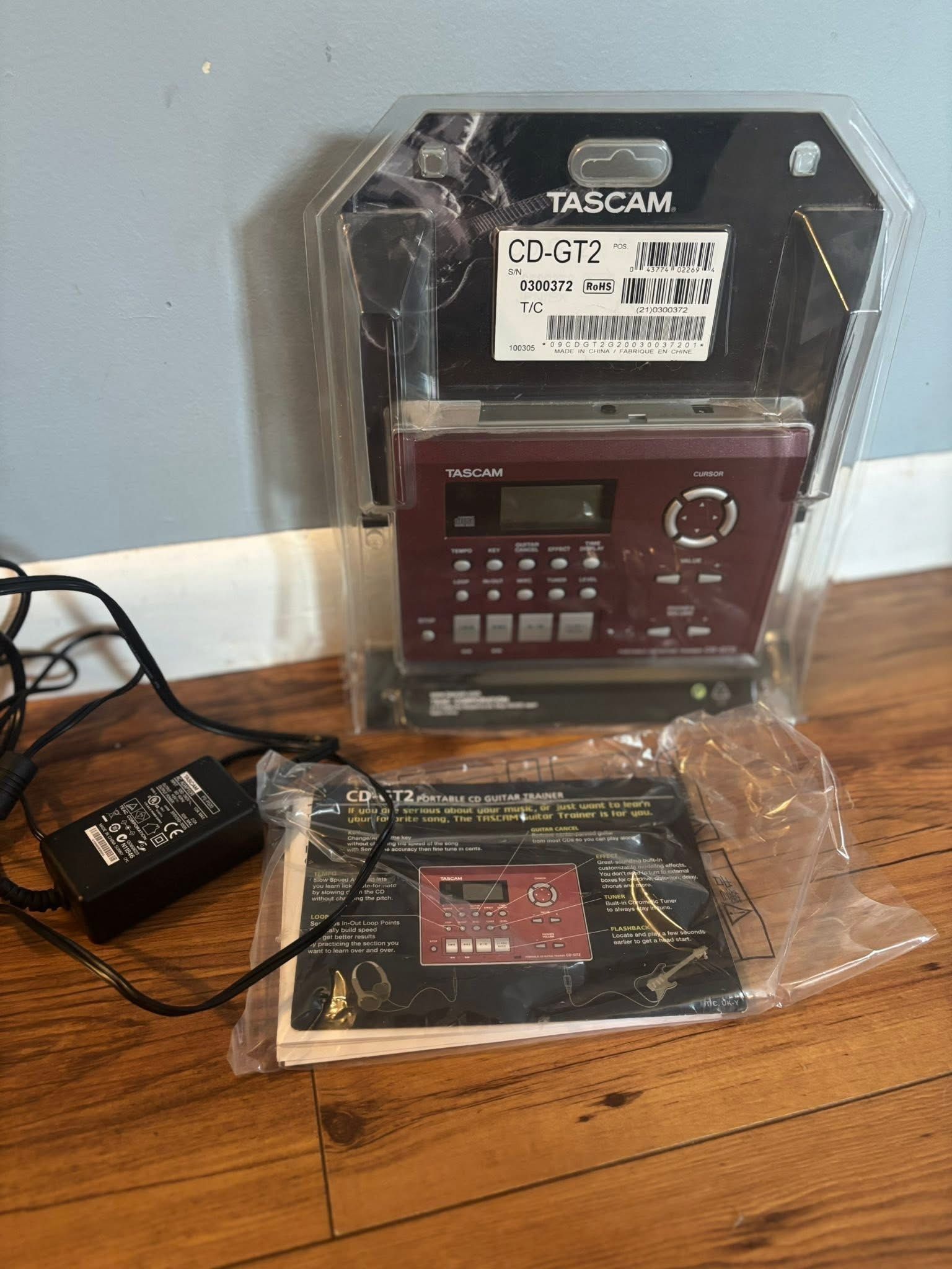 Tascam CD-GT2 Portable Guitar Trainer 