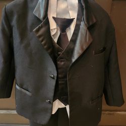 Boys 5 Piece Formal Black Suit (Size 3T)