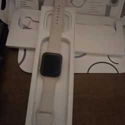 Apple Watch (No Charger) 2nd GEN SE 44mm Starlight
