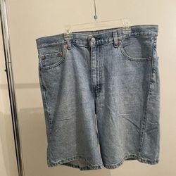 Vintage Levi’s 550 Relaxed-Fit Cutoff Denim Shorts – W36
