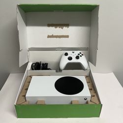 Microsoft Xbox Series S White 512GB Console Complete With Box Runs Smooth