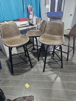 4 High Chairs