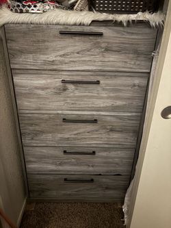 5-Drawer Chest Dresser Gray Wood Grain