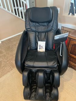 Massage chair by Cozzia