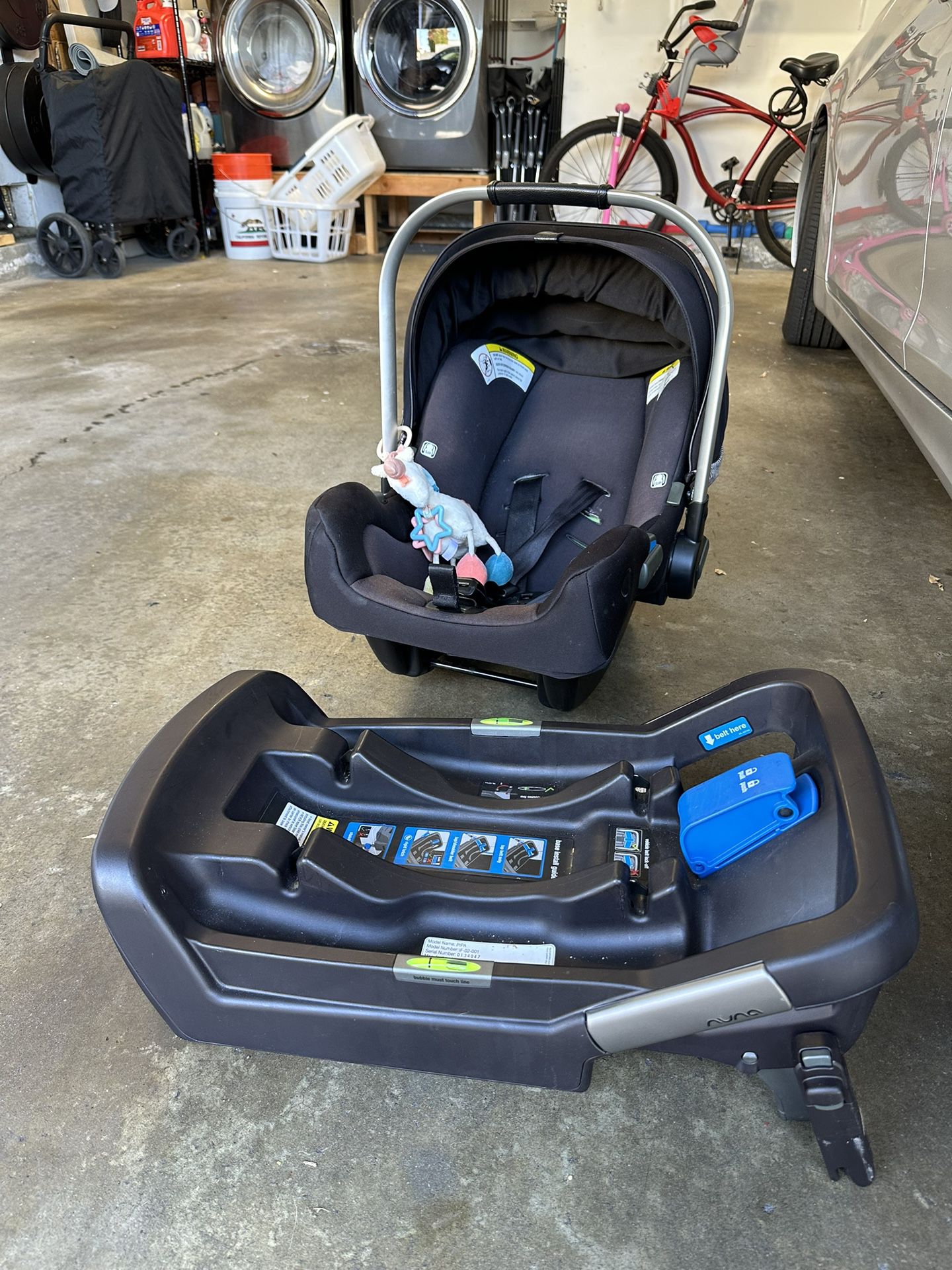 Nuna Pipa Lite Infant Car Seat and Base