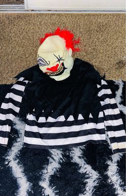 Scary clown costume