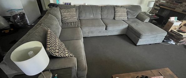 Six seater sectional couch 500 obo