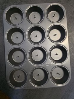 NEW Chicago Metallic Surprise Cupcake Filled Non-Stick 12-cupcakes