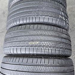 235 45 18 vendo un set de llantas usadas en excelente condición marca Michelin