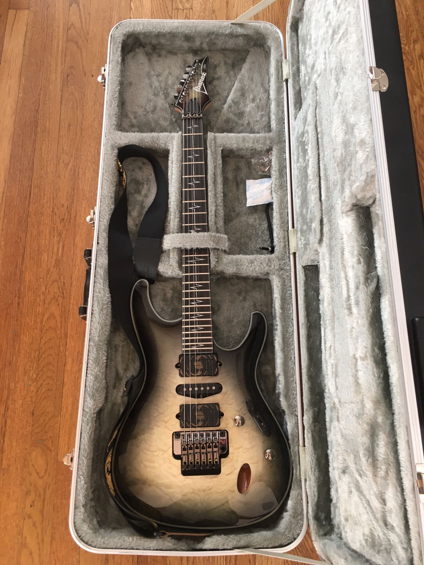 Ibanez Nita Strauss Signature Model Jiva 10