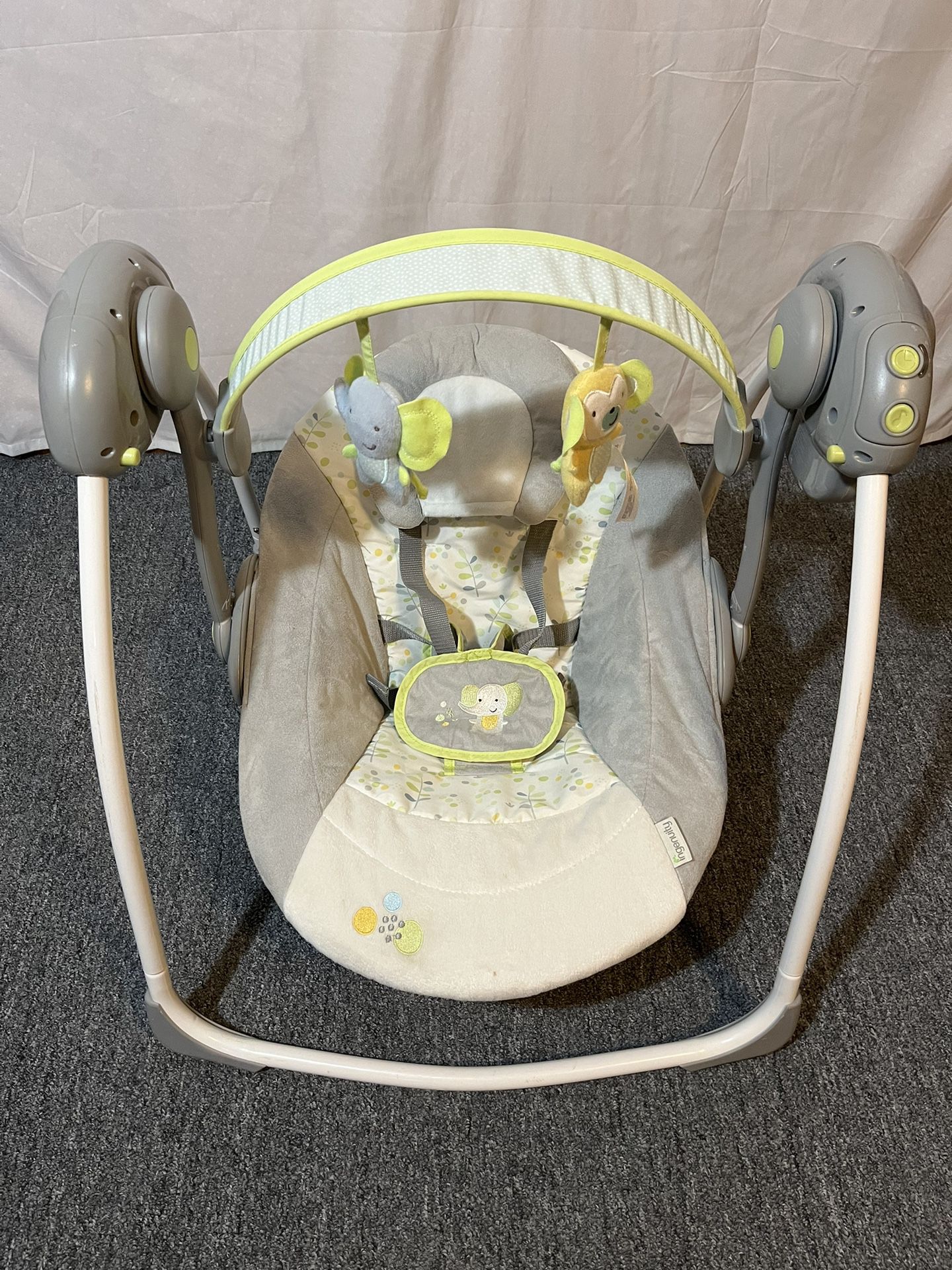 Ingenuity Comfort 2 Go Compact Portable Cushioned Baby Swing with Music