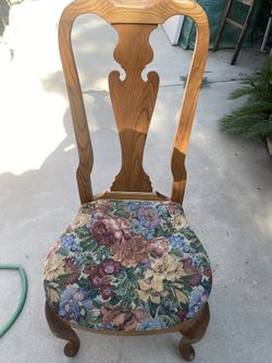 Set Of 4 Vintage Chairs (See Description)