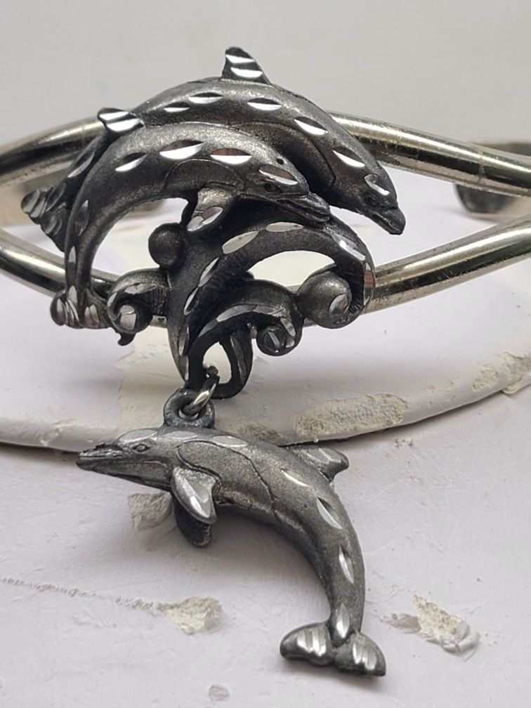 ANTIQUE PEWTER 3 DOLPHIN DIAMOND CUT BRACELET 