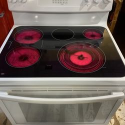 30” White GE GlassTop Electric Stove FOR SALE!!!