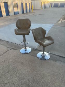 2 leather swivel kitchen/bar stools $44