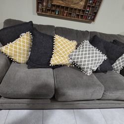 Beautiful & Barely Used Couch for Sale – White Plains