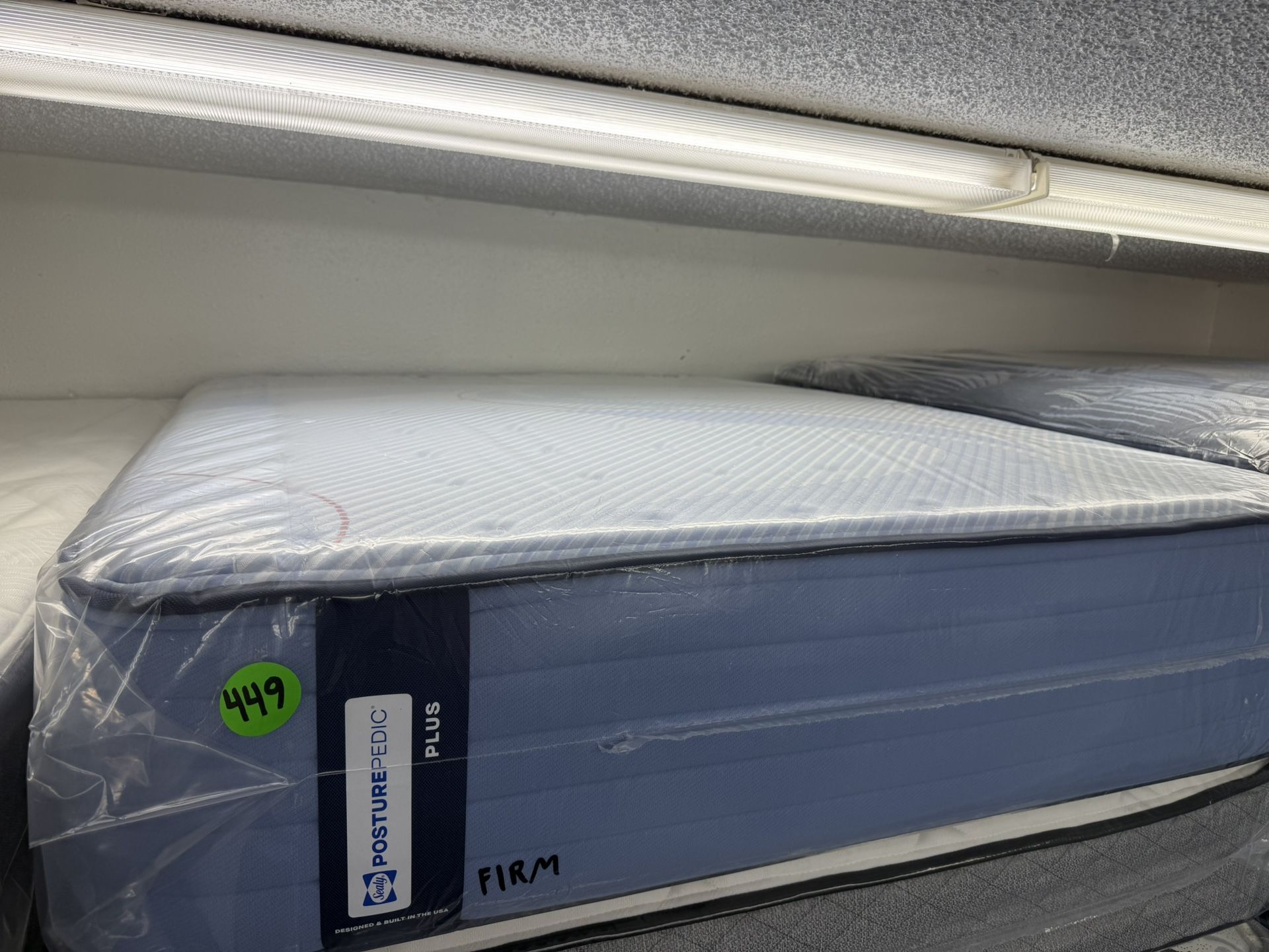 FULL SIZE SEALY POSTUREPEDIC PLUS MATTRESS & BOX SPRING BED SET
