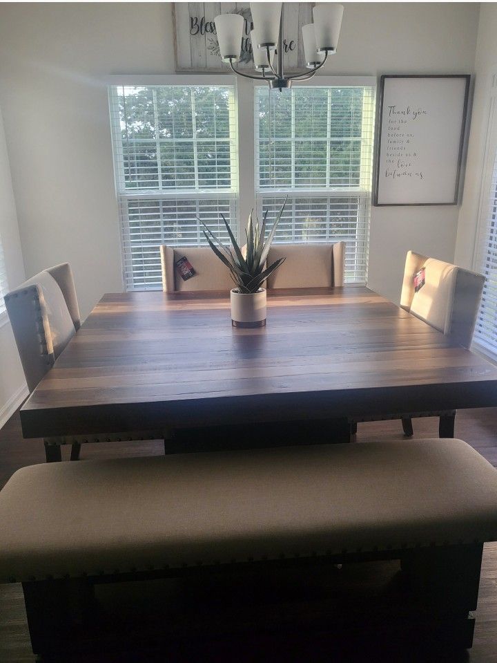 Like New Dining Room Suite