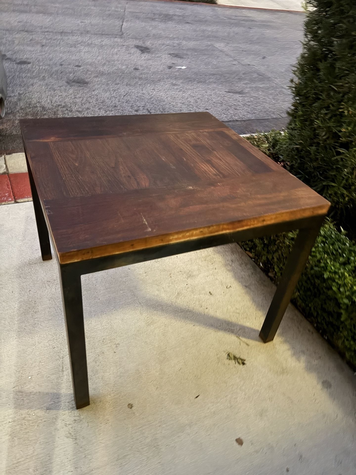 Free Dinning Table , 36” X 36”