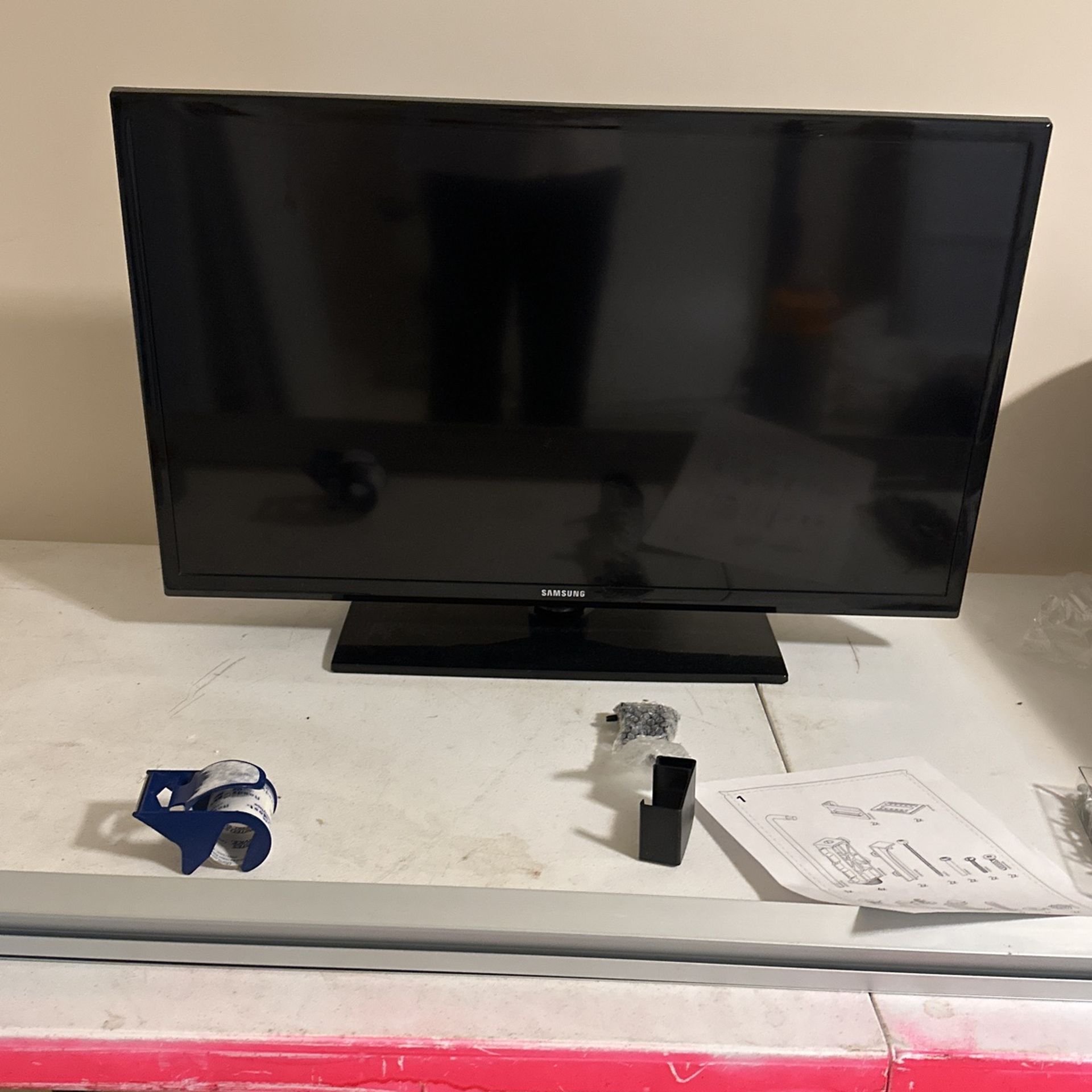 32” Samsung TV, Smart Blu-ray Players $20 Each