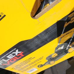 RWD DEWALT LAWNMOWER SELF-PROPELLED FLEXVOLT 60V ONLY TOOL NO BATERIE NO CHARGER IN OXNARD 